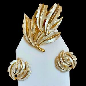 Vintage Signed J.J. Goldtone And White Enamel Leaf Brooch And Clip Earrings Set